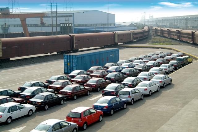 汽车巨头+铁路巨头：跨物种攀亲会引发怎样的化学反应？？？