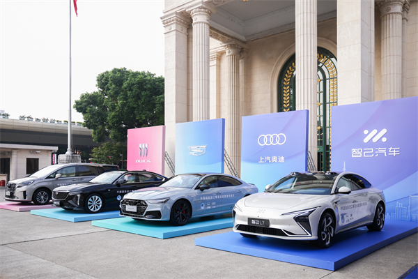 jbo竞博集团向进博会交付750辆“政要接待用车”