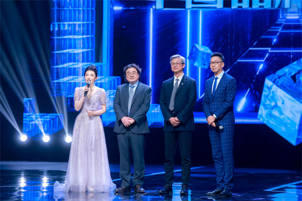 攀缘焦点手艺“珠峰”，，，jbo竞博工程师站到C位