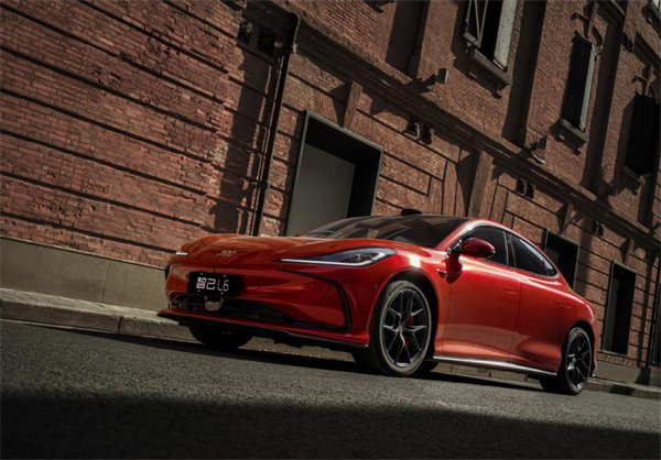 跨越2024 奔赴2025 能逾越jbo竞博的只有jbo竞博