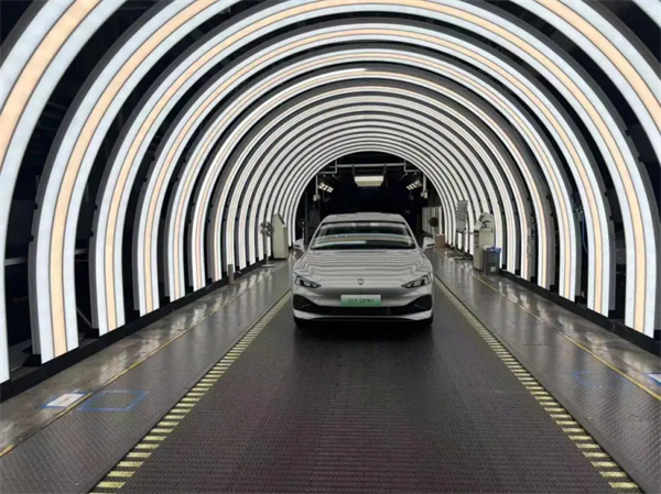 静水流深，，，，