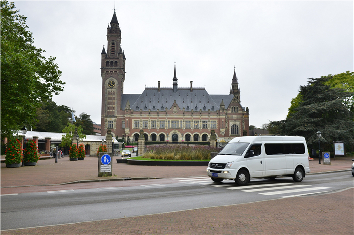 逃离雾霾，，畅游瑶池，，150天游遍欧洲30国，，这对中国伉俪怎么做到的？？？？