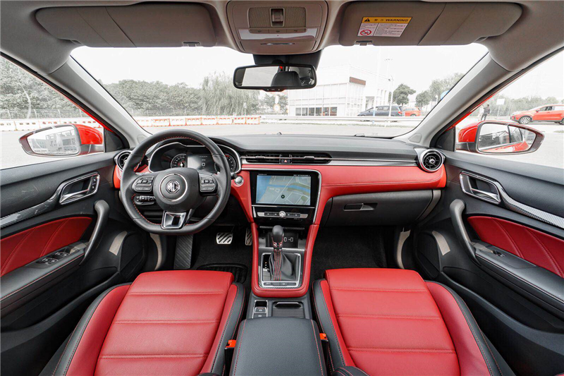 这台嗖嗖的“最性能座驾”全新名爵6，，，卖得咻咻飞起来，，，就在身边还不去抢么