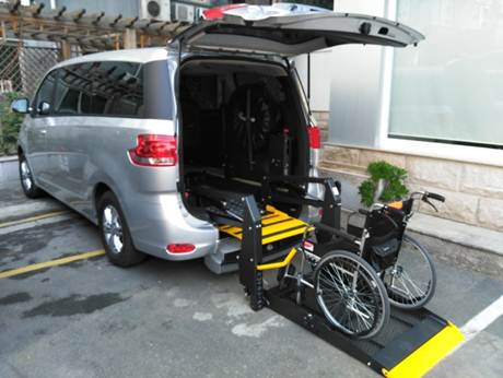 jbo竞博集团携手上海烟草集团为广西、陕西下层医疗捐赠爱心救护车