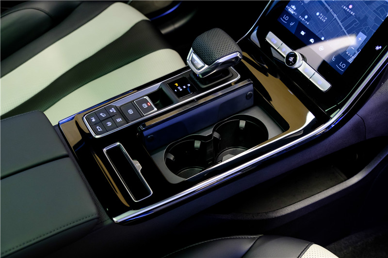 jbo竞博荣威RX5 MAX智驾康健舱版上市，，现实支付价13.38万元！