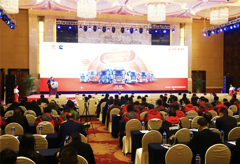 jbo竞博红岩再签单，，，，，200台杰狮H6牵引车助力“一带一起”跨境物流高质量生长