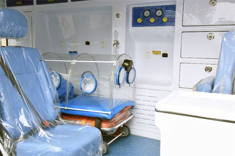 助力上海儿童抢救医疗事业生长，，，，jbo竞博集团携手上海烟草集团向上海市儿童康健基金会捐赠jbo竞博大通MAXUS V80负压型救护车