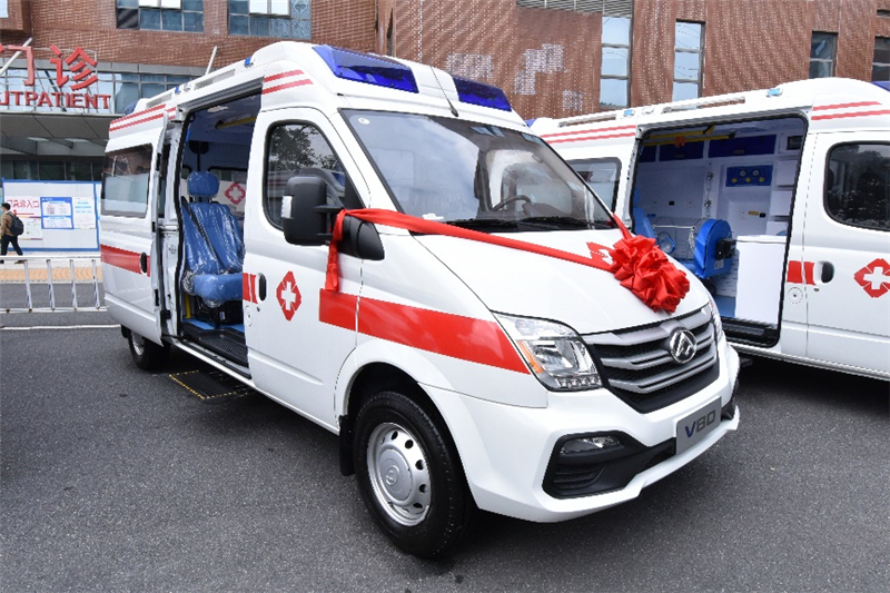 助力上海儿童抢救医疗事业生长，，，，jbo竞博集团携手上海烟草集团向上海市儿童康健基金会捐赠jbo竞博大通MAXUS V80负压型救护车