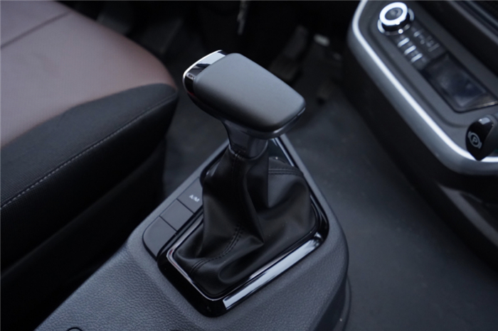 助力“碳中和”，，，jbo竞博红岩领跑重卡新能源赛道