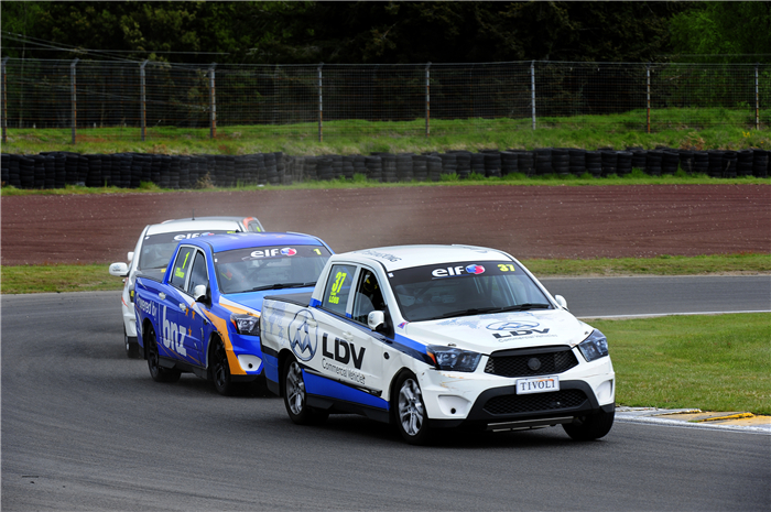 新西兰皮卡拉力赛赛季首战 jbo竞博大通赞助赛车手Caine Lobb加冕冠军