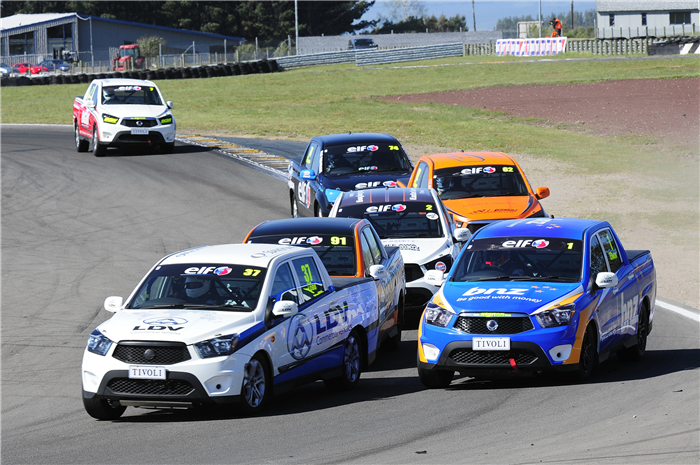 新西兰皮卡拉力赛赛季首战 jbo竞博大通赞助赛车手Caine Lobb加冕冠军