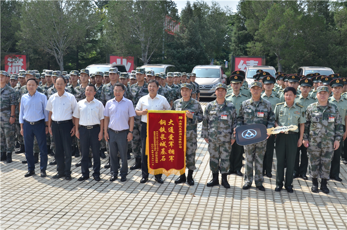 jbo竞博大通G10成为大阅兵指挥用车